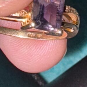 10K Solid Yellow Gold & Purple Stone lolite Ring Size 8 - 2.6g